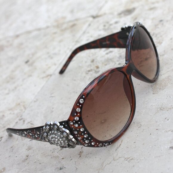 Montana West Sunglasses in Leopard w/Silver Swirl Flower Concho Accents
